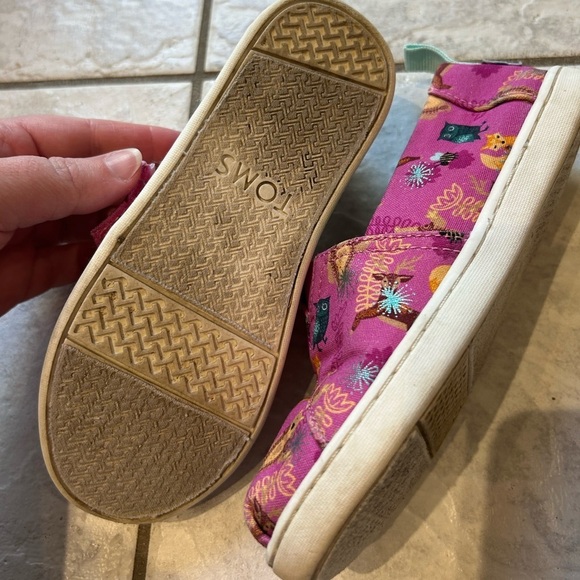 Woodland Creature Patterned Pink Tom’s, Sz 11 - Picture 3 of 4